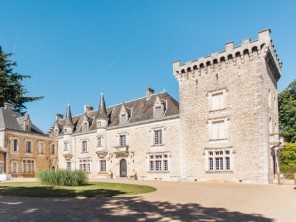 9 Luxury Chateau Suites with Private Pool in a Village Setting, Marthon, Nouvelle Aquitaine, France